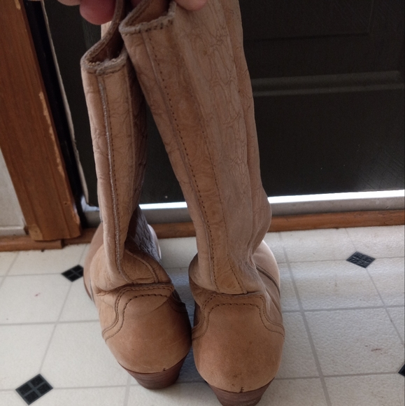 Boots - Picture 4 of 4